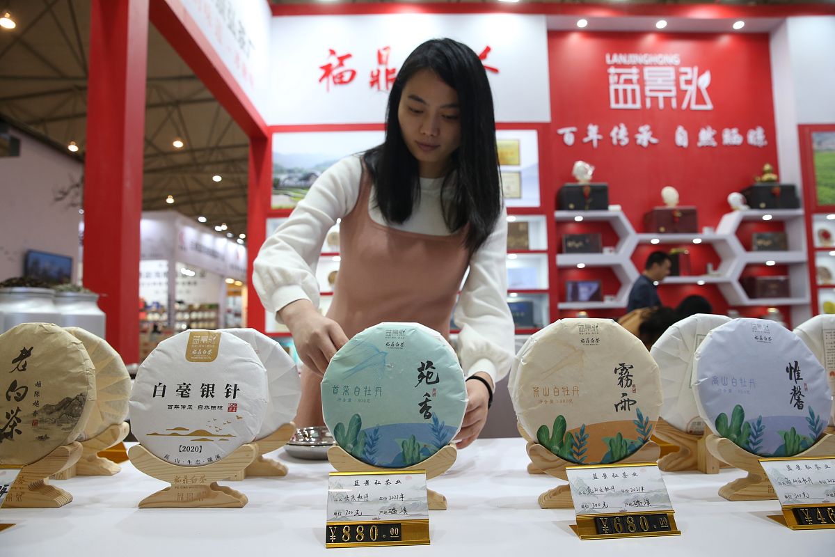 请你为大嫂家的茶叶起名必须大气内容涵盖大嫂并顺带一个广告词