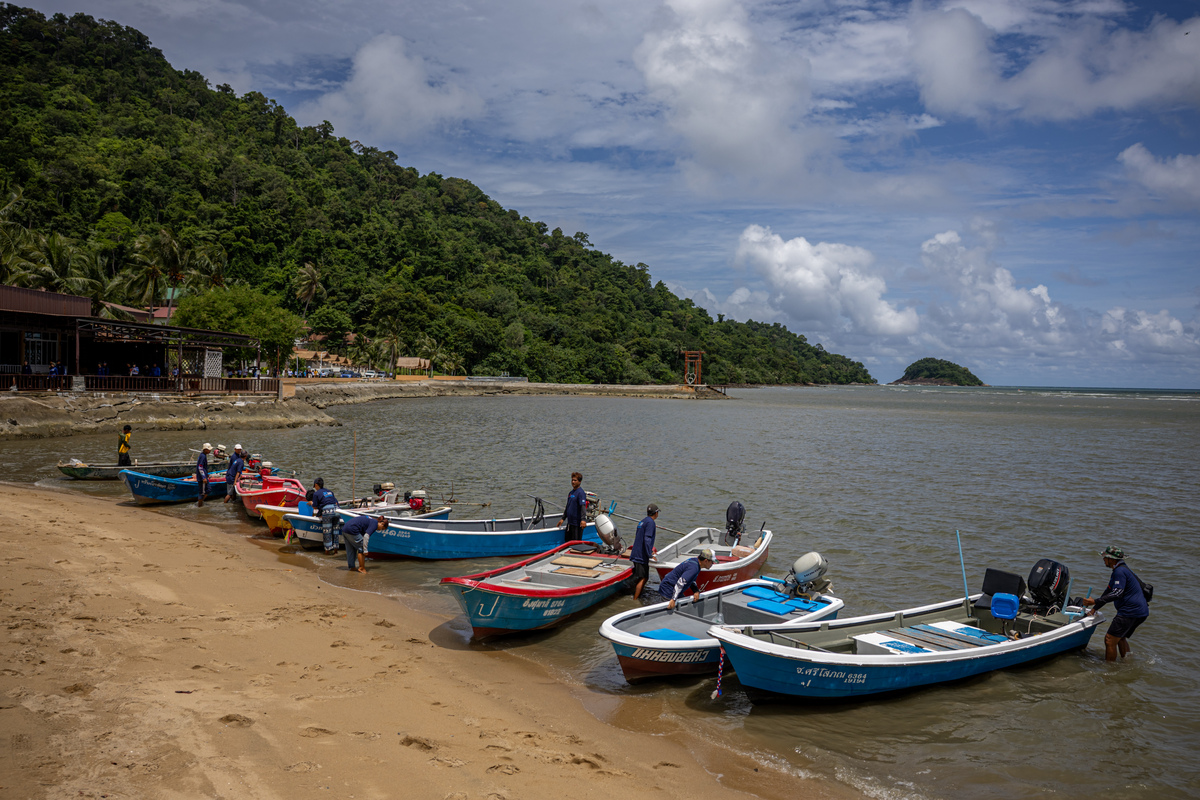 我想去越南玩从中国出发计划玩7天可以帮我定制几套线路供我参选吗？可以定制一天的时间规划吗？