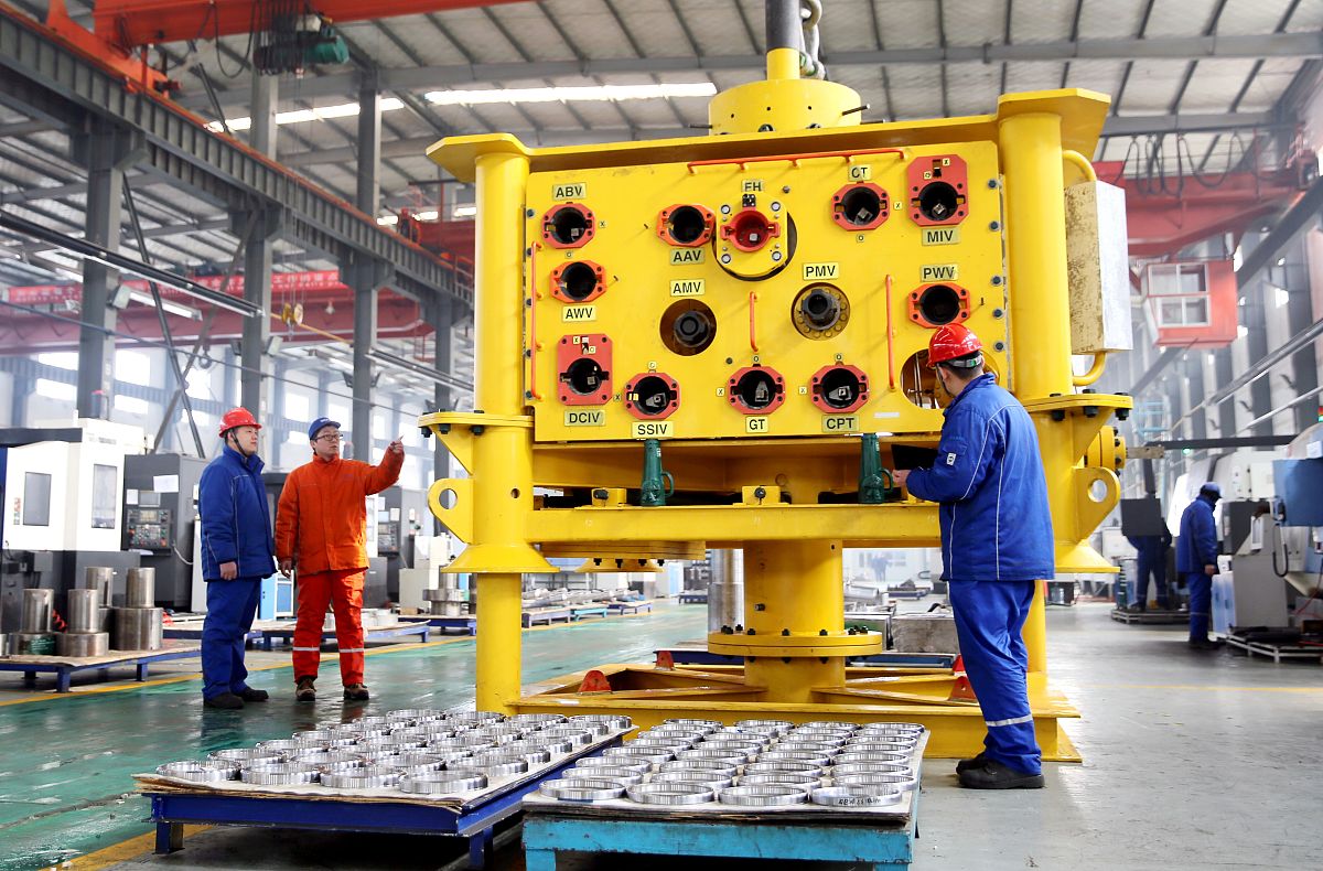 假设现场氮压机振动异常造成停机了你应该如何检查和排除故障？