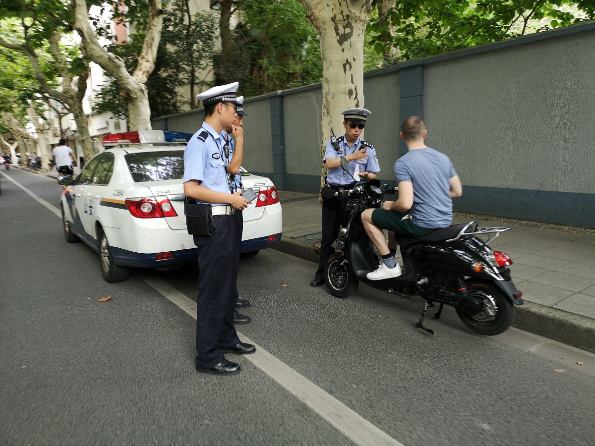 好多电动车没有车牌为什么还能上路