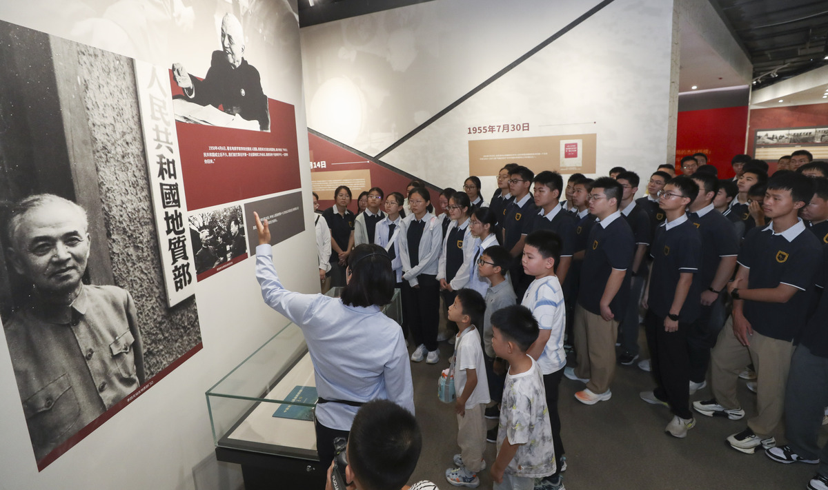 团队活动总结：纪念馆参观、春日采风、爱国影片观看等