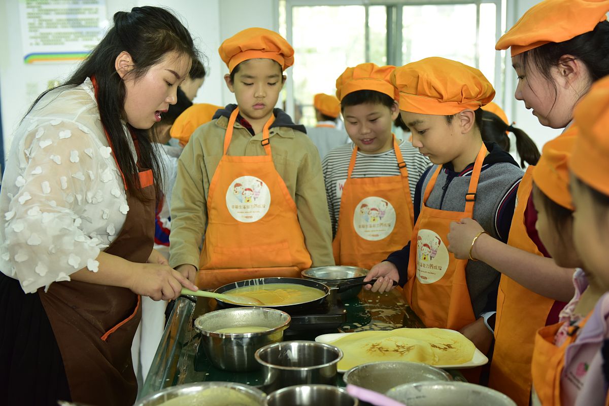 冬季儿童膳食指南：西安护理学校建议家长如何呵护孩子健康