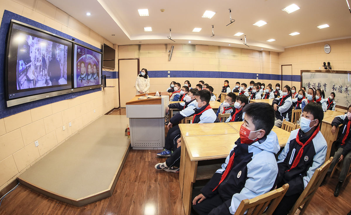 遵义轻轨学校硬件设备怎么样