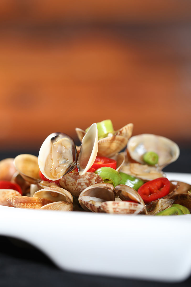 夏日必备！8元两斤的捞汁花甲，酸辣过瘾，好吃到舔手指！