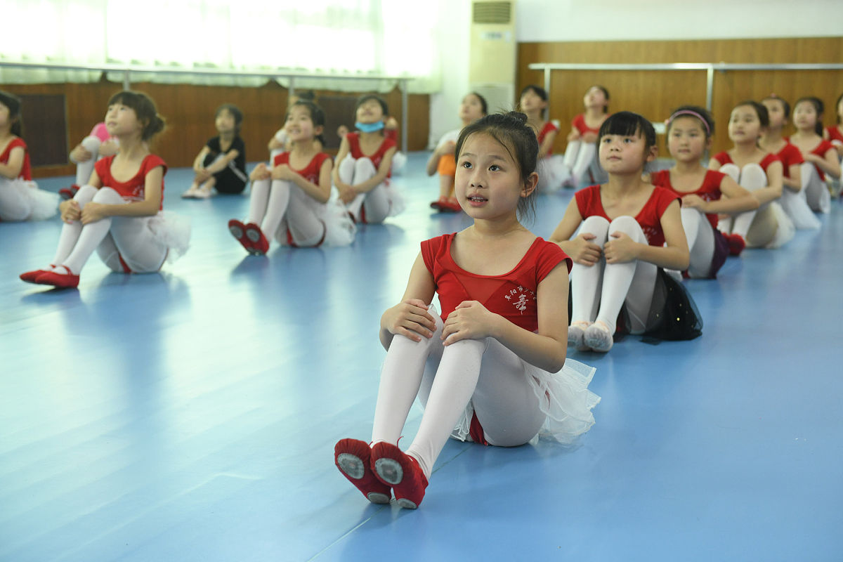 一年级的小学生舞蹈课练些什么基本功？
