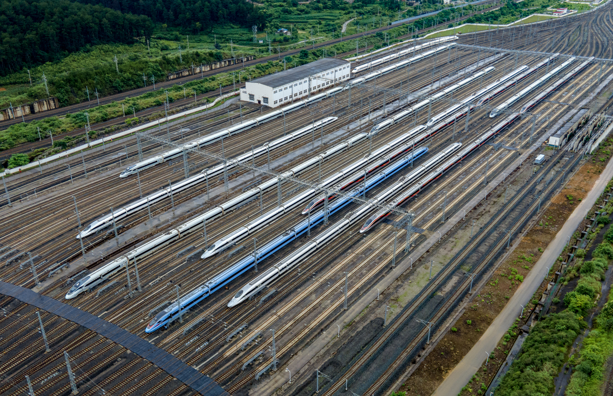 贵州铁路学校:高铁动车组速度优势显著 贵州铁路学校:高铁动车组速度优势显著