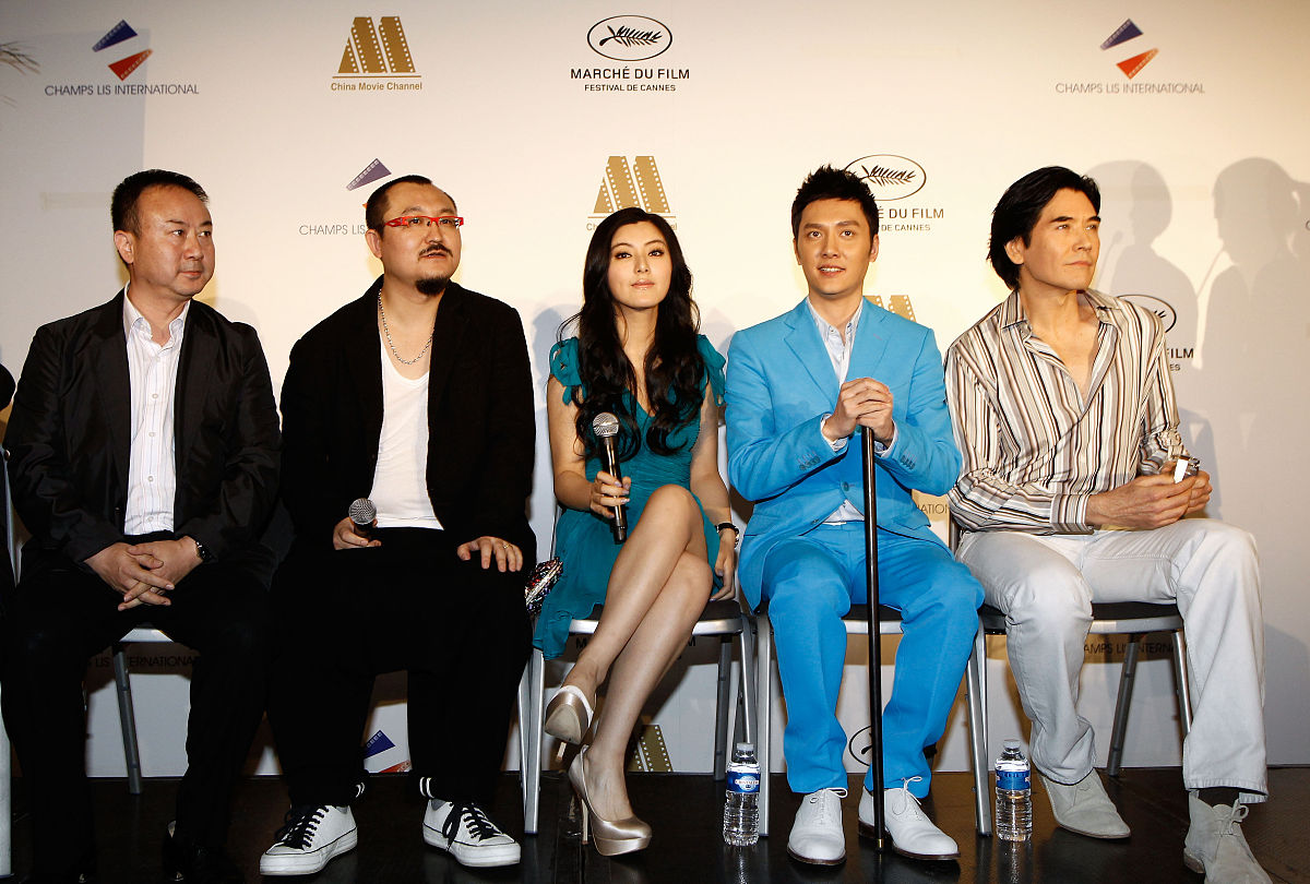 优化下面内容： 刚看完《封神第一部》回到家给大家简单汇报一下观后感。  本来我就挺期待这部片的可能是对魔幻特效大片的个人偏好吧。再加上太久没在影院看到类似的电影了所以点映第一天就特别着急想去一睹为快结果因为家里一点事拖到今天才去看。  对我来说喜欢电影的理由有很多但造梦感绝对是top1的。那种沉浸在电影里被带到一个无法触及的世界的体验特别奇妙以及美好。  所以每次看完那种投资几个亿的然后剧情又不弱