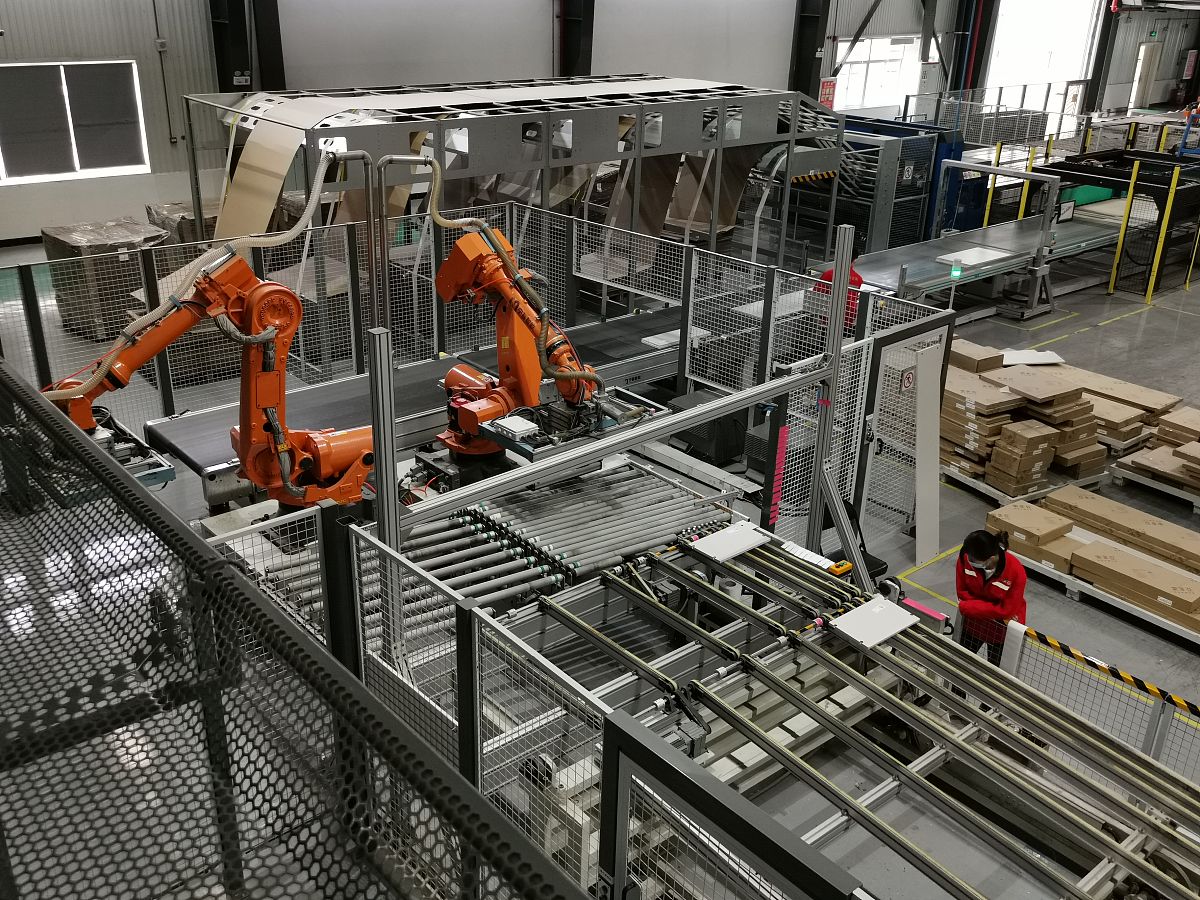 2035 年智能机器人装货：如何计算切割后的钢材长度？