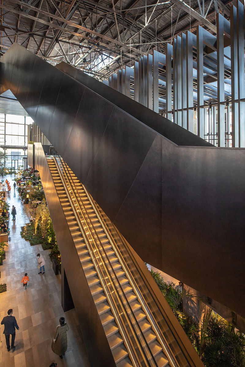 如何用 Unsplash API 生成昆明米轨铁路博物馆主题酒店室内照片