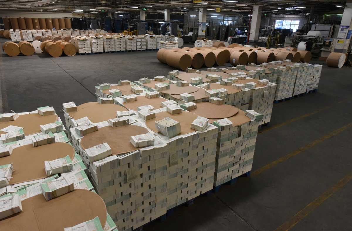 造纸厂除了生产纸还生产什么？ - 纸浆、纸板、纸制品等