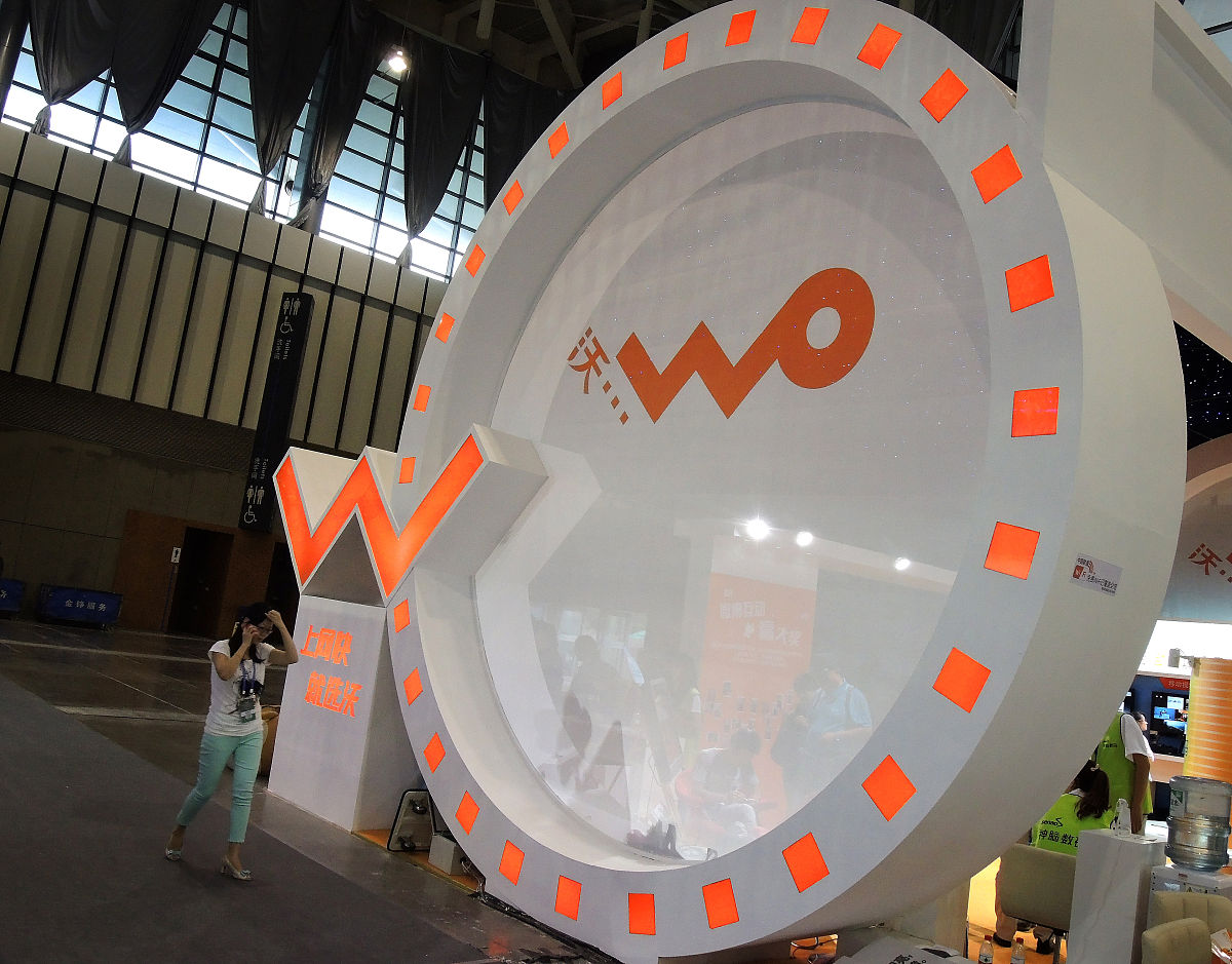 以中国联通为平台如何实现以下目标：1、打造千万级产品 2、100承接一部四中心研发任务