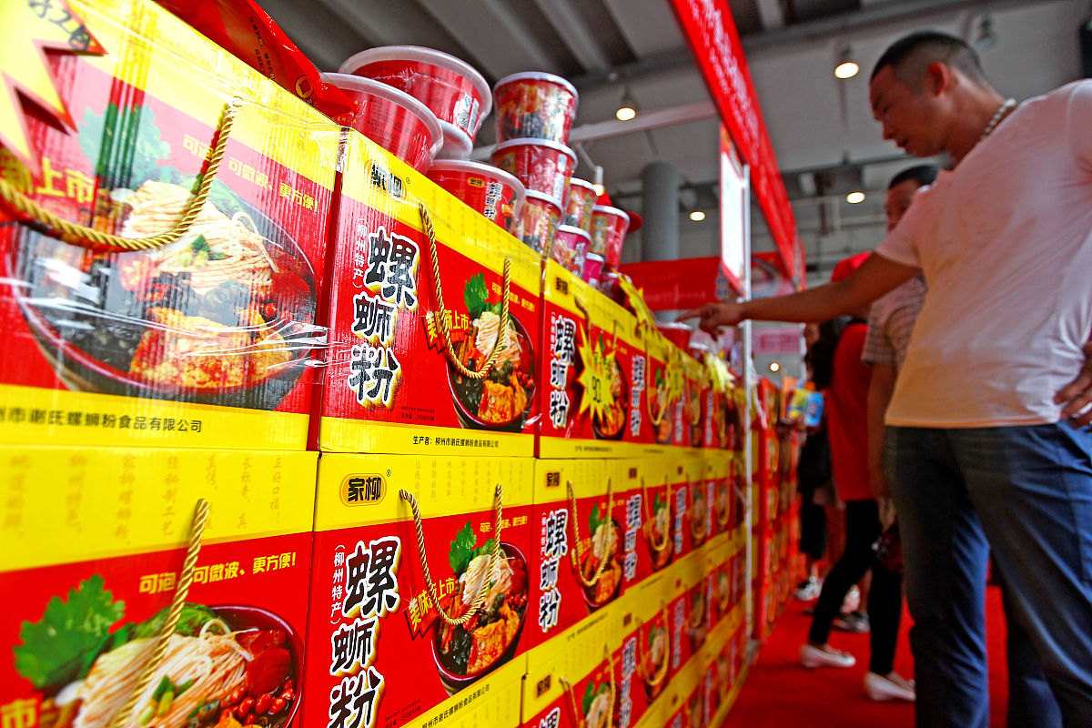 以【学螺蛳粉去哪里学】为标题写一篇600字左右的文章文章给出建议并建议去加盟螺蛳粉并列举加盟的优势