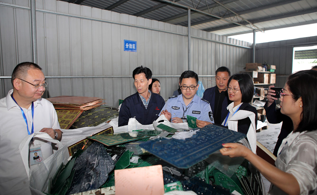 执法队伍建设与考核体系：环境治理的关键因素