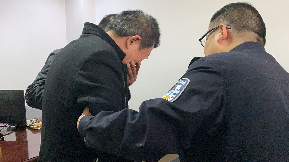 执法人员为何投诉时带哭腔？可能原因揭秘