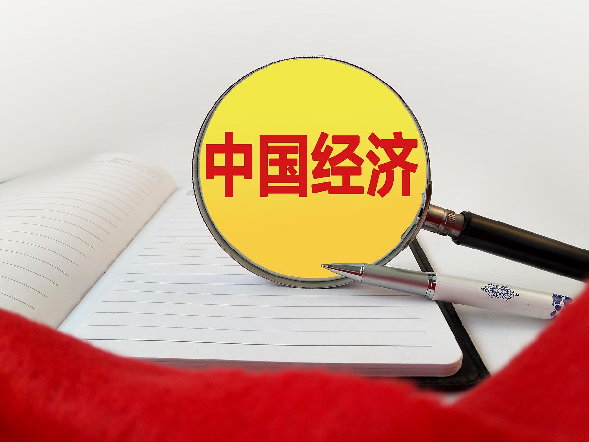 请写出中国经济话语建构的原因和路径