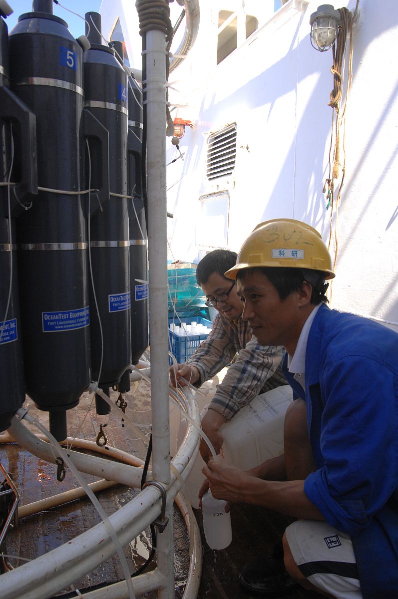 500w能达到多少温度;这取决于使用的设备类型和环境条件。一般来说500瓦的功率可以达到不同的温度例如：- 500瓦的电热器在室温下可以达到50-60°C左右。- 500瓦的电磁炉可以使锅底温度达到200-300°C左右。- 500瓦的烤箱可以使烤盘内温度达到200-250°C左右。但是需要注意的是不同的设备类型和环境条件会影响温度的达到程度因此具体的温度需要根据实际情况进行测量。继续