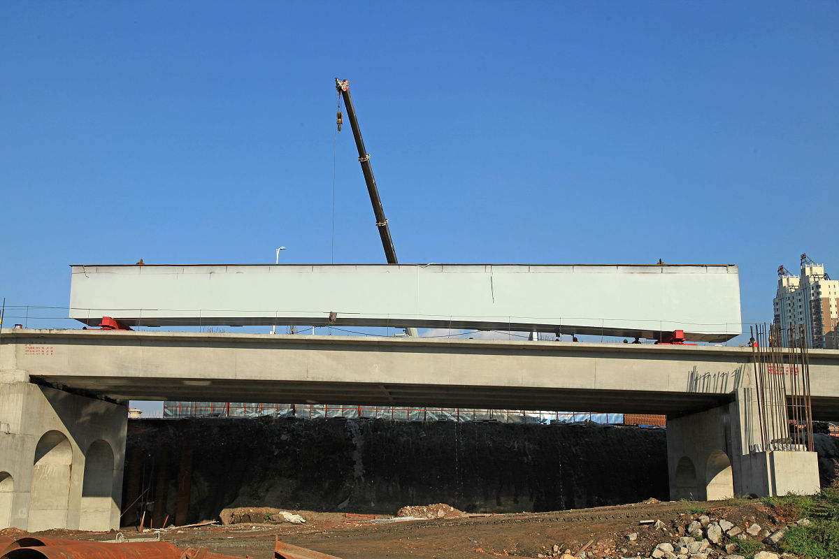 钢连梁与组合墙肢的屈服行为研究：从钢连梁屈服到同步屈服