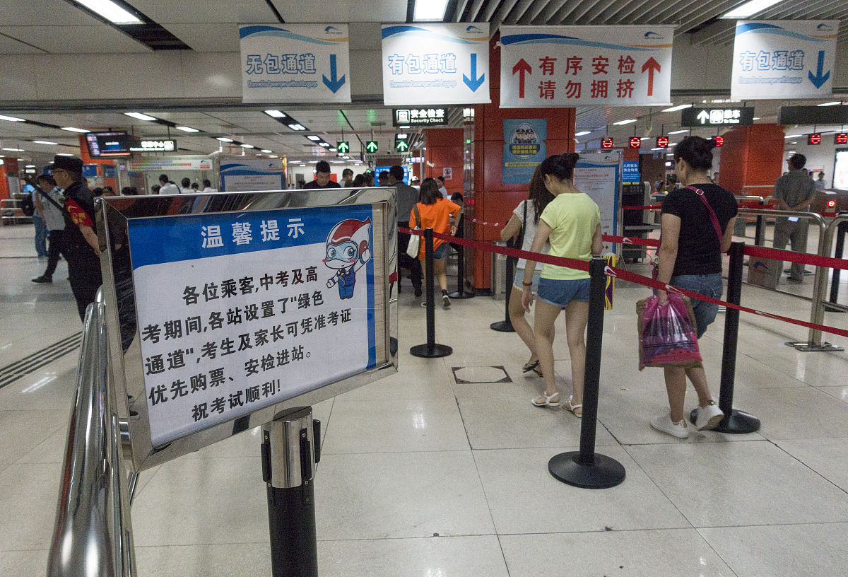 成都高考空乘专业考试内容详解：英语、心理素质、身体素质