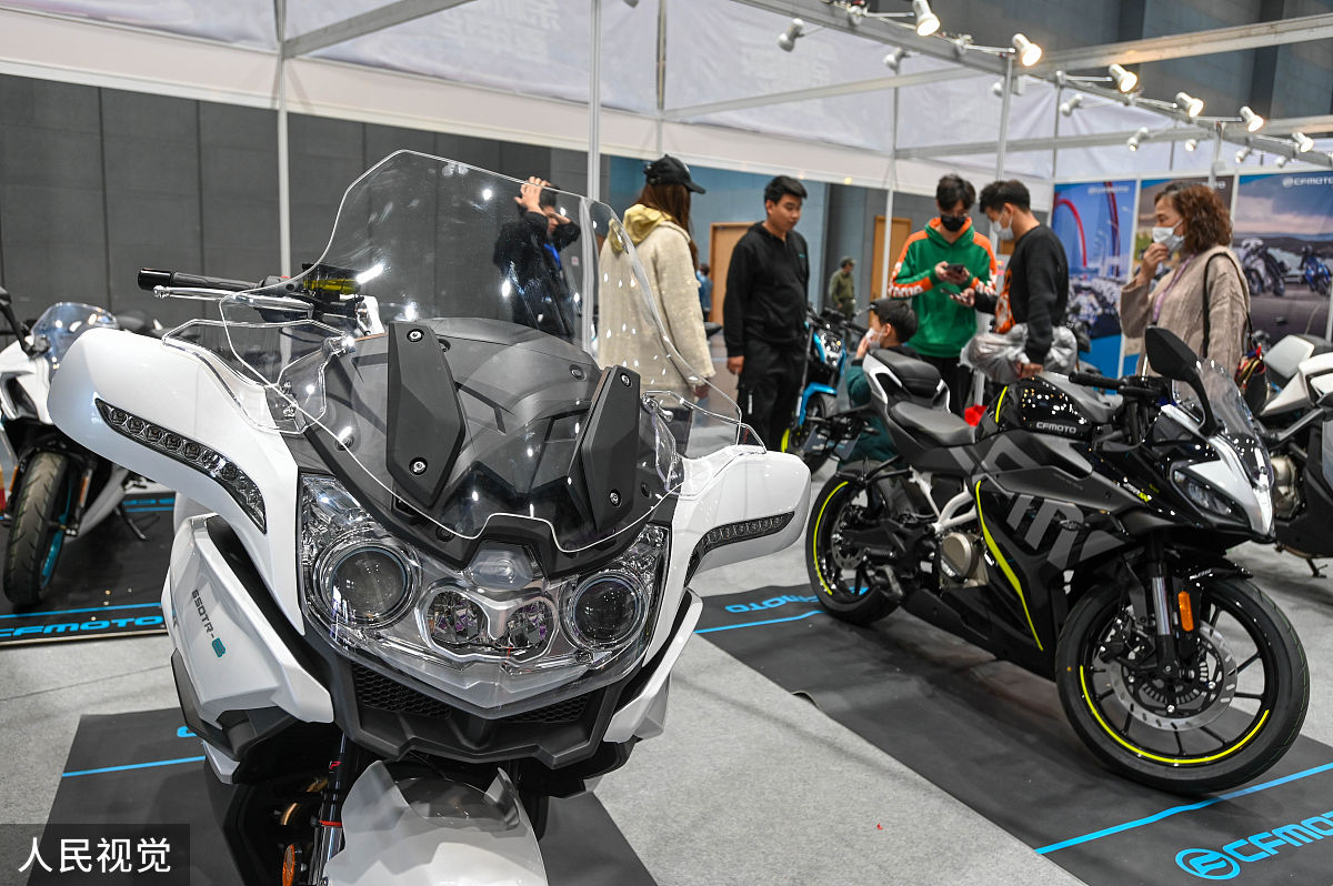 春风800mt摩托车