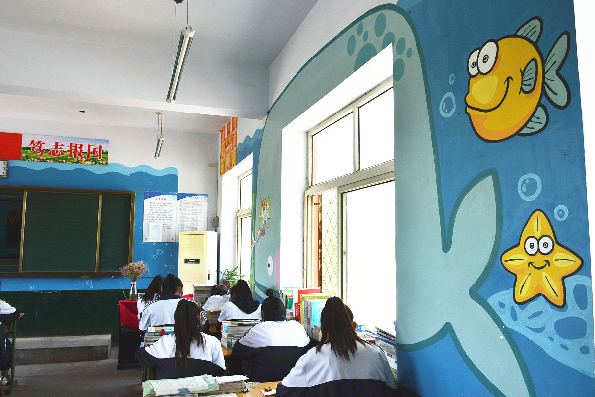 如何通过环境建设在学校体现积学成海。