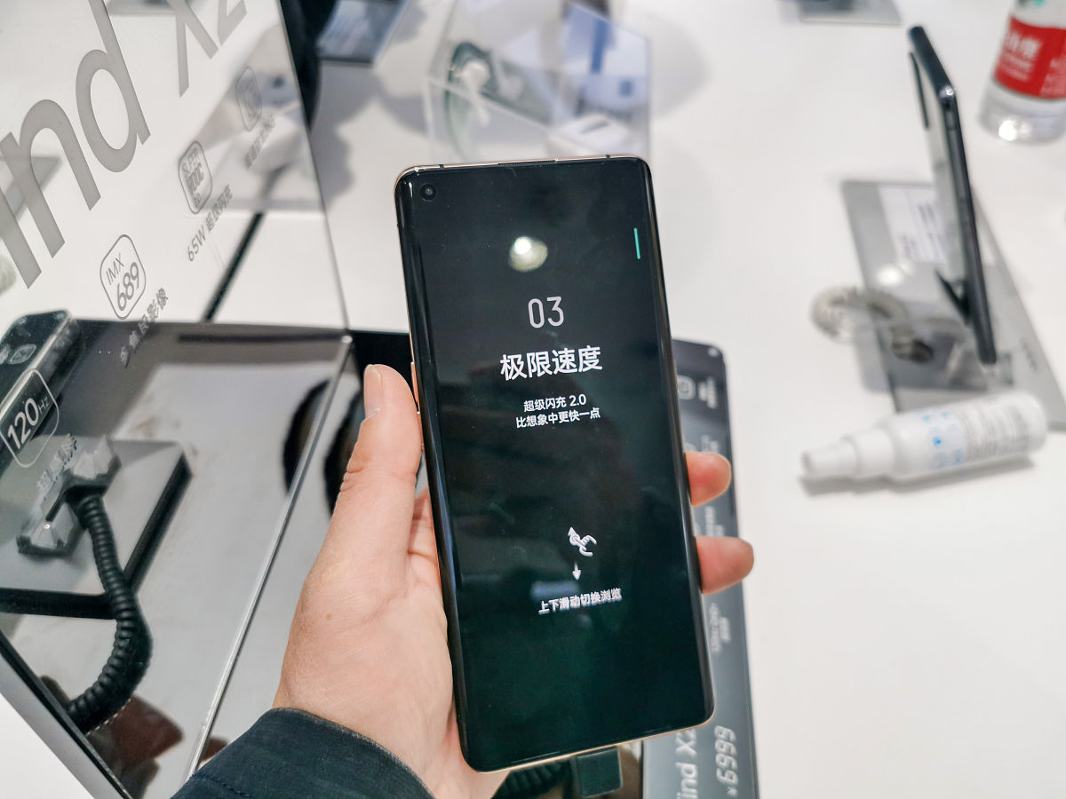 oppo系统越更新越卡吗用210字帮我详细描述