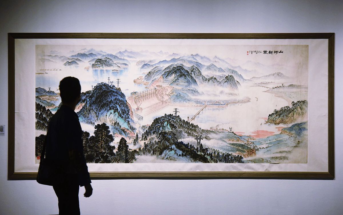 钱江潮水墨实验：涤纶片上绘制壮观潮涌