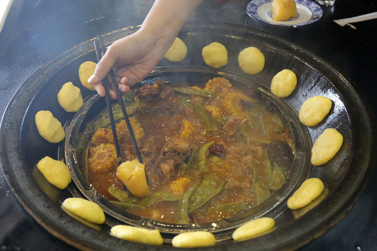 锅姐弟农家地锅柴鸡：复古环境，柴鸡排骨美味，带你重温儿时记忆