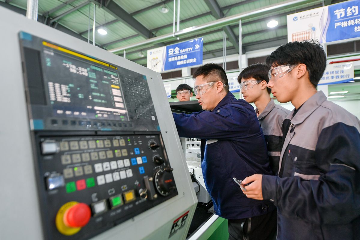 铜陵市民航科技学校官网：招生信息、校园新闻、教学科研