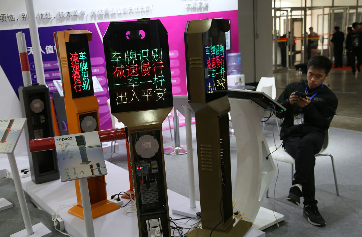 在保证车牌识别的结果字符与原车牌内容一致的情况下判定为识别成功另外其字符的置信度confidence越高则表明系统识别的效果越好。