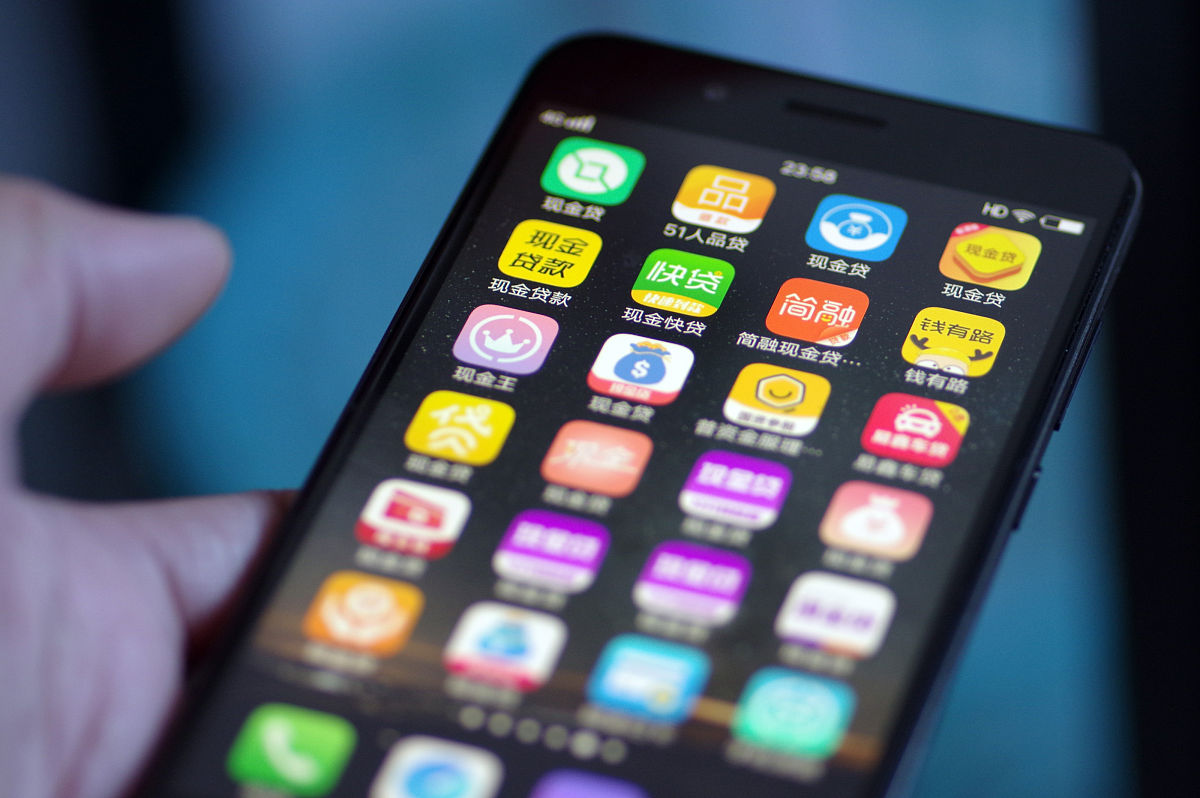 我正在研究手机端移动办公领域请输出各厂商包含OPPO、Vivo、腾讯、阿里等厂商在该领域的功能描述和布局以及对应功能的优劣同时给出为了可能带来突破的机会点