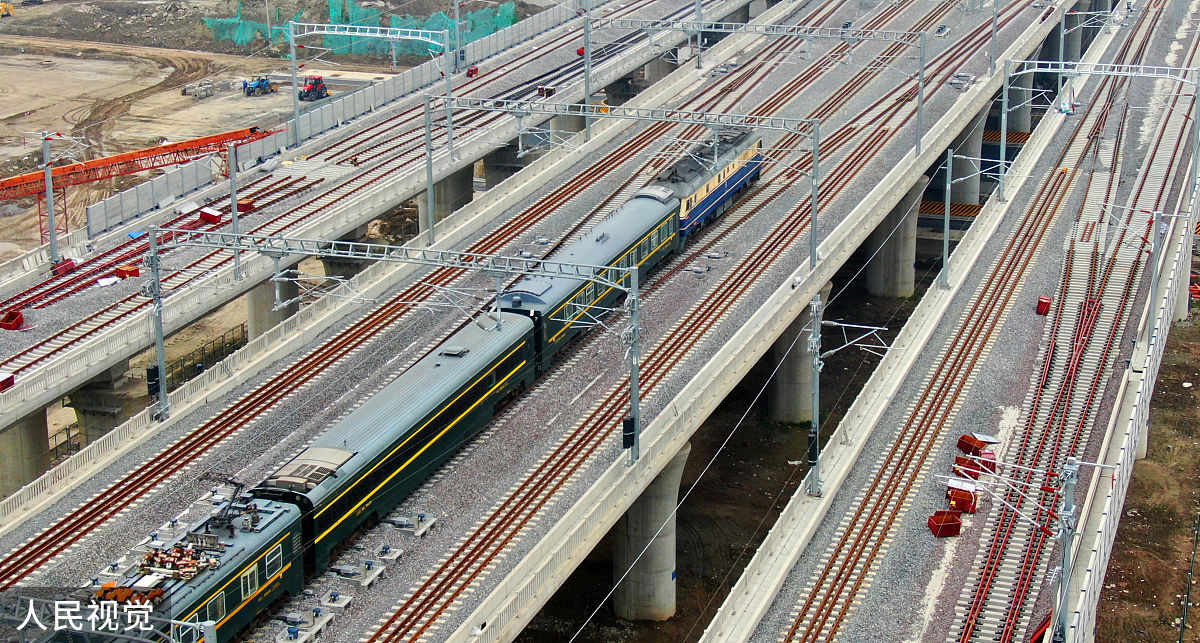铁路基建板块飙升 中国南车中国北车齐涨停