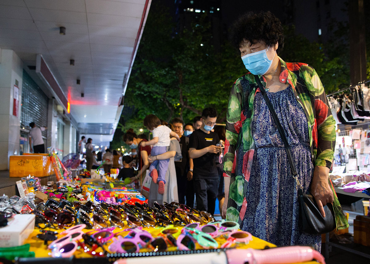 晚上摆摊卖玩具哪个位置好