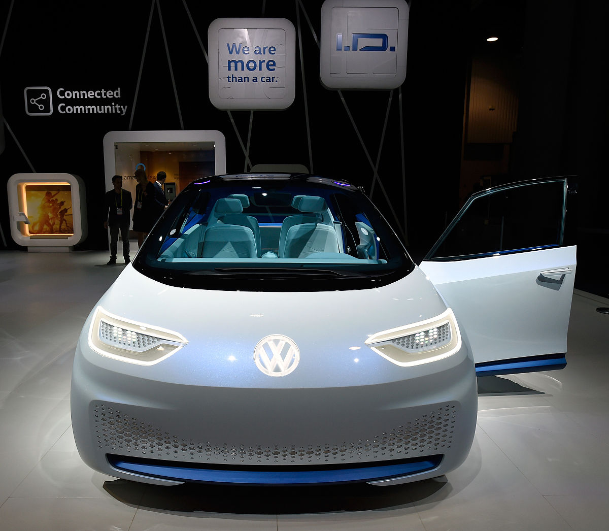 三次方程 d^3 + 4d^2 + 5d + 3 = 0 的求解方法