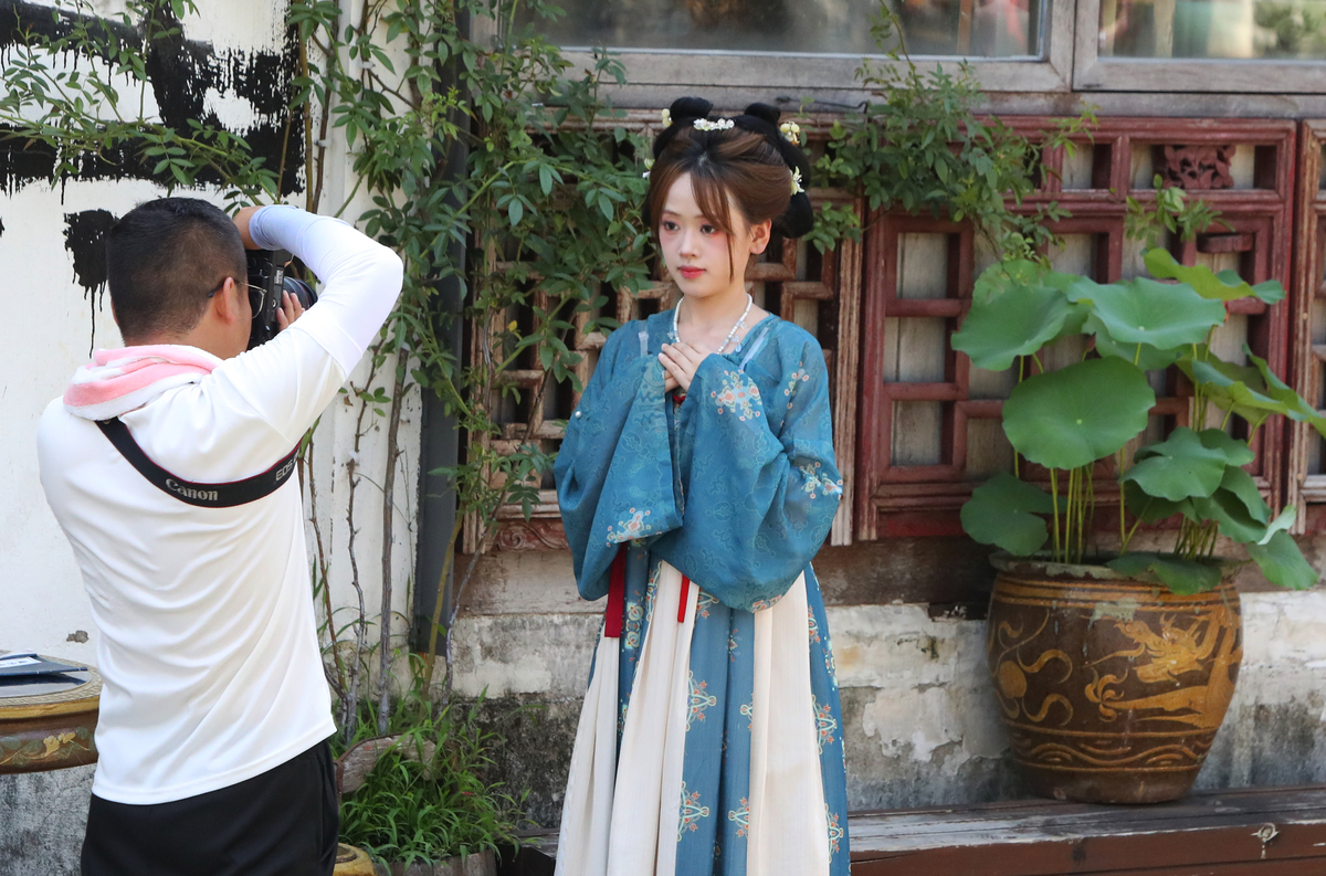 00后爱汉服：文化热、审美、社交的影响