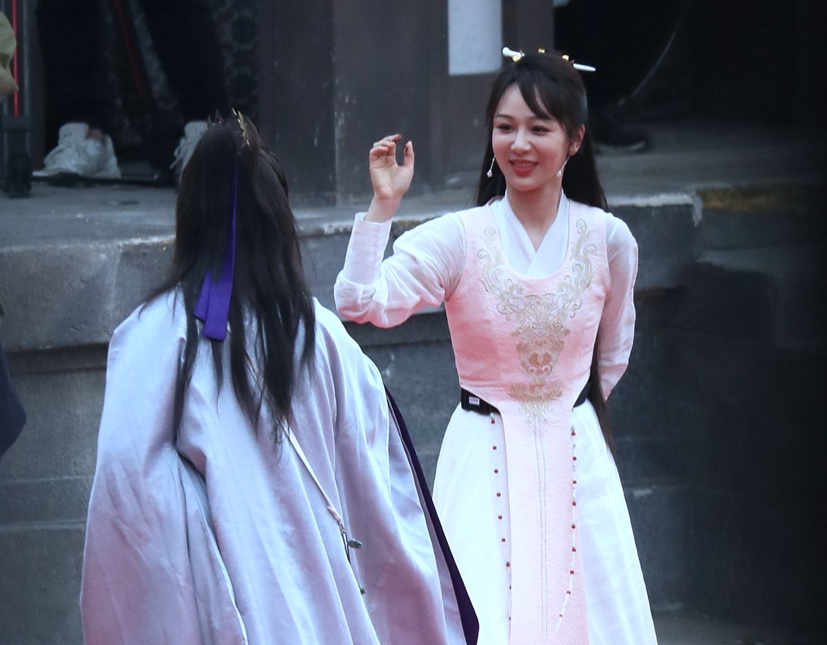 成毅《莲花楼》vs杨紫《长相思》:谁将爆款？