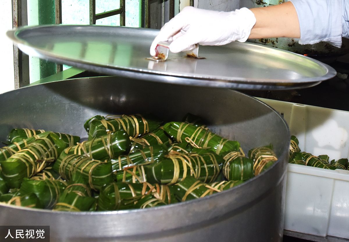 普通电饭锅煮粽子要多久