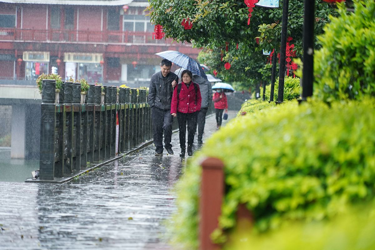 怀化民族科技中专2021年招生对象：面向全国招收高中毕业生