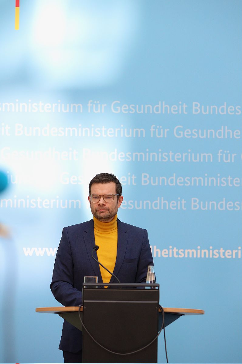 TRANSPORT IN POROUS MEDIA期刊现任主编是谁？