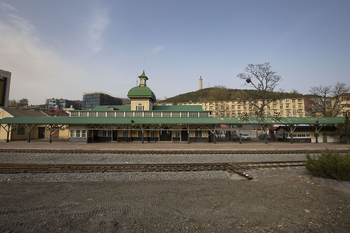 大连北站离乔山公墓近还是大连站离乔山公墓近