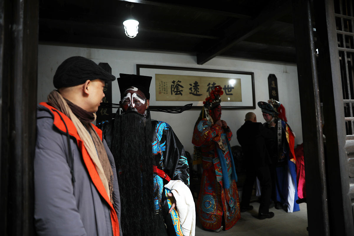 2018年12月16日,湖北省荆楚"文艺轻骑兵"京剧名家小分队下乡来到"三峡