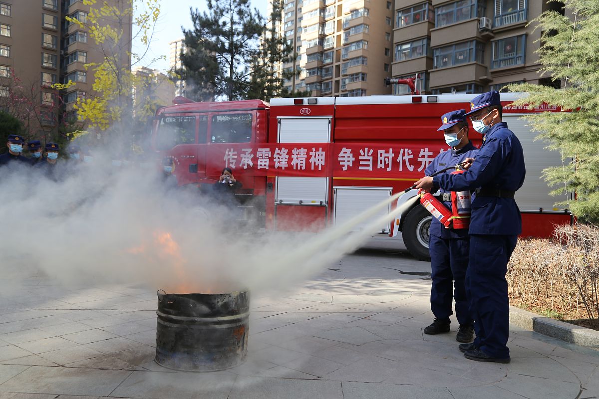 以【着火点变化程度物理性质的变化程度休息性舒适性危险性可能性化学性质的变化程度的危险性舒适性可能性延展性变化程度舒适性可能性 耐久变化程度韧性的变化的可能性光泽的变化速度的变化重量变化可能性硬度的变化可能性软度的变化恐怖危险的变化为主题制定一份决策应该如何进行的成本和时间的最小化最快化准备和需要使用哪一些设施和设备管理效率最优化和加大选拔人才力度的准备