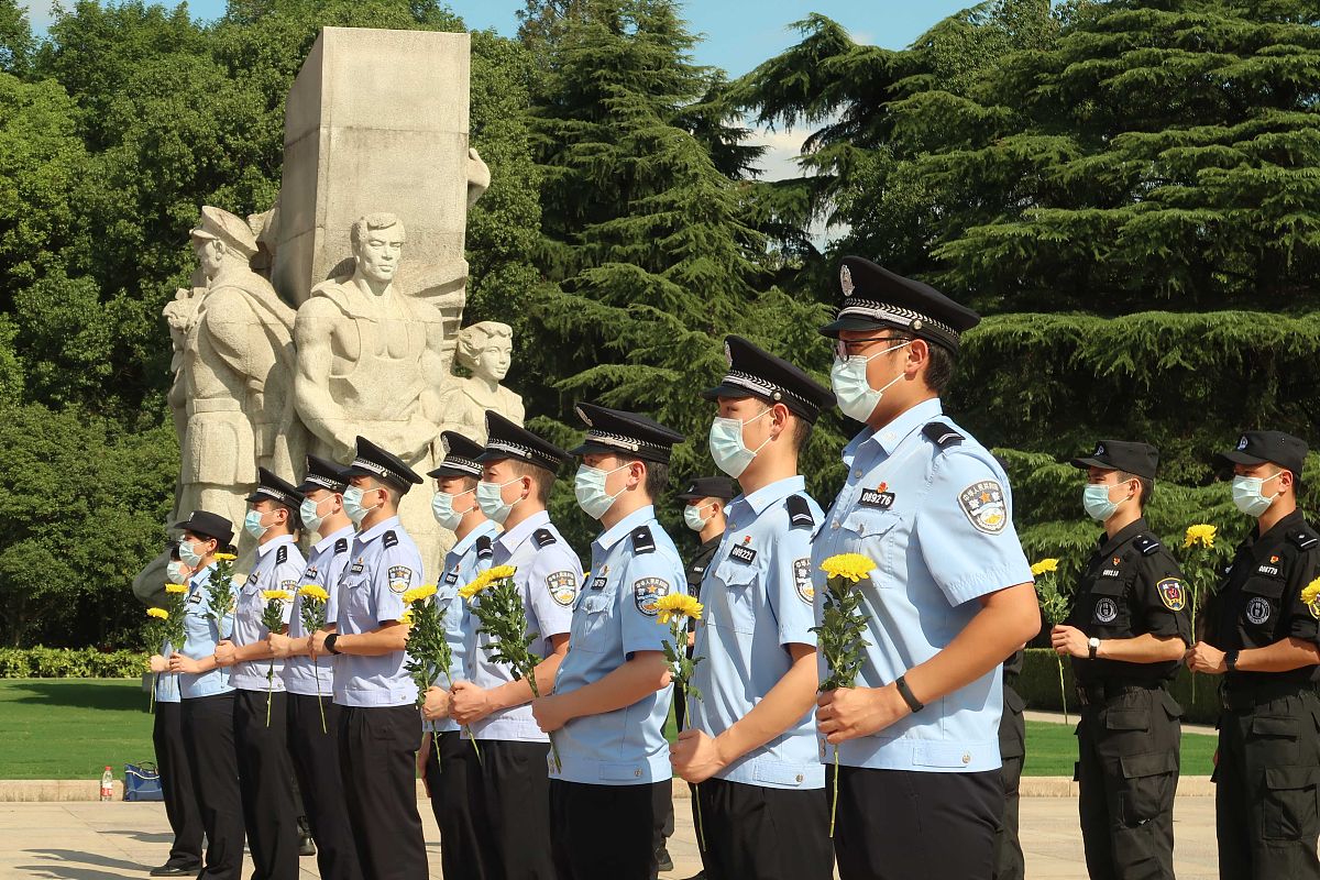 祭奠公安英烈：致敬英雄，铭记忠诚