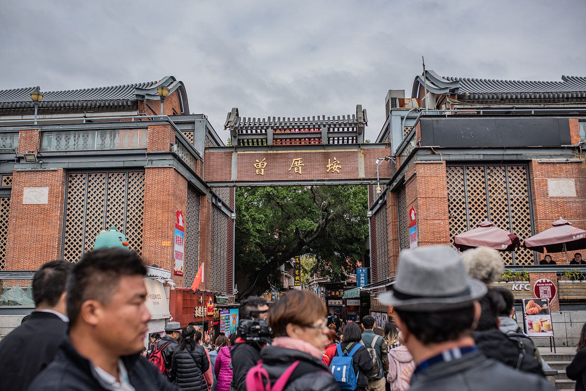 厦门旅行：探索迷人的海岸线，感受城市魅力