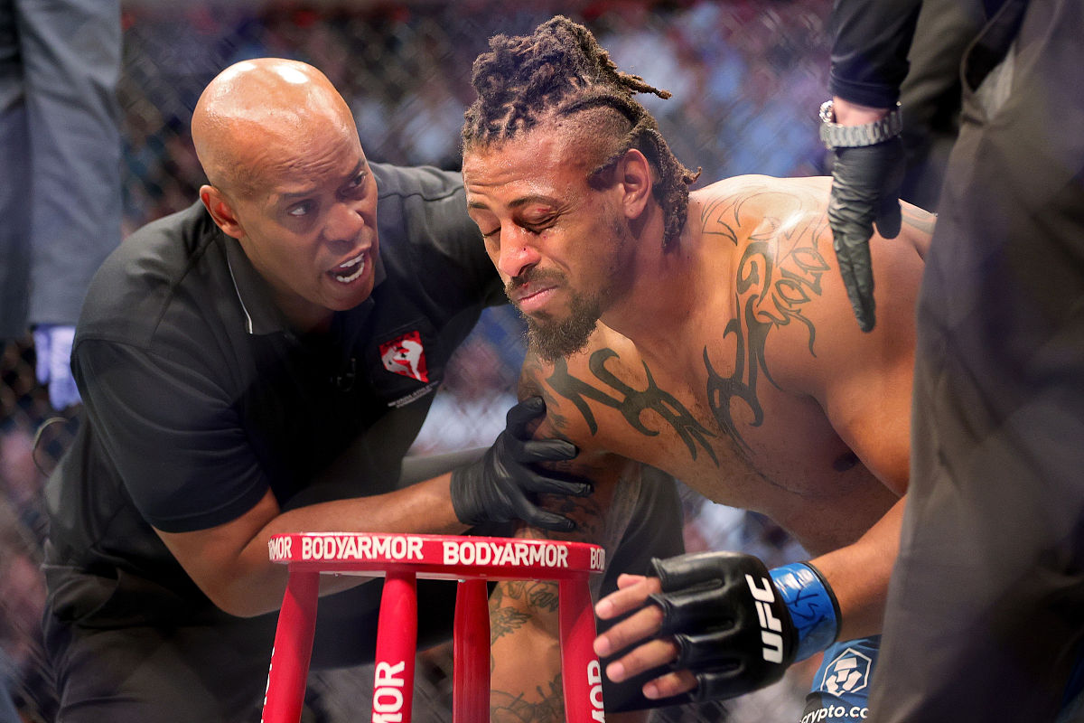 托尼·弗格森：UFC传奇格斗家，轻量级之王