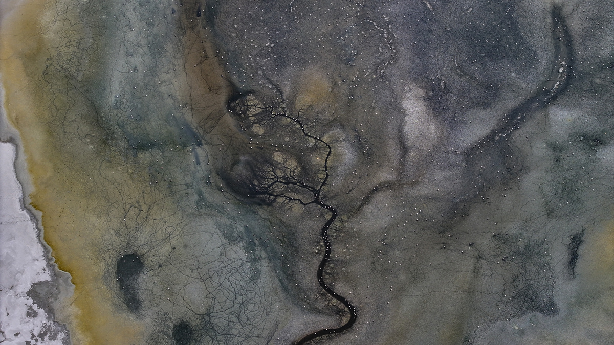 Enhancing Texture in Chinese Painting: Experimenting with Natural Pigments and Fixing Techniques