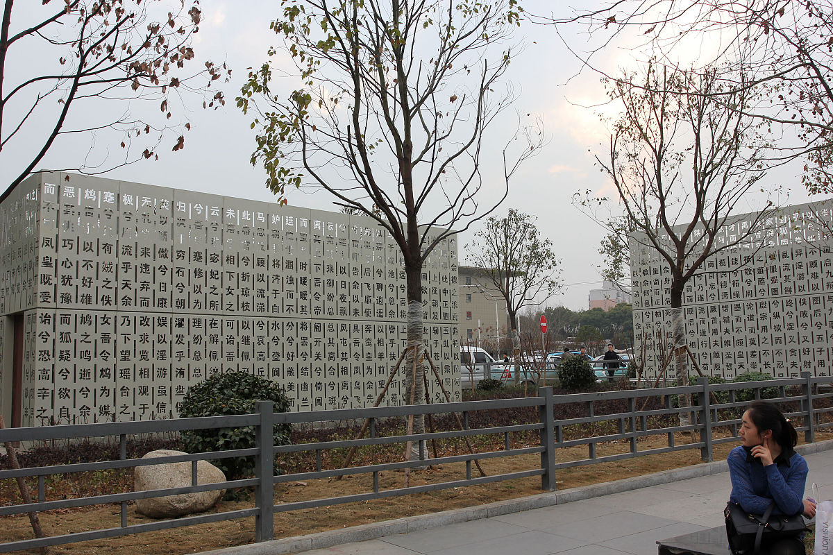 大学诗歌朗诵兴趣小组：经典永流传，传承诗歌之美