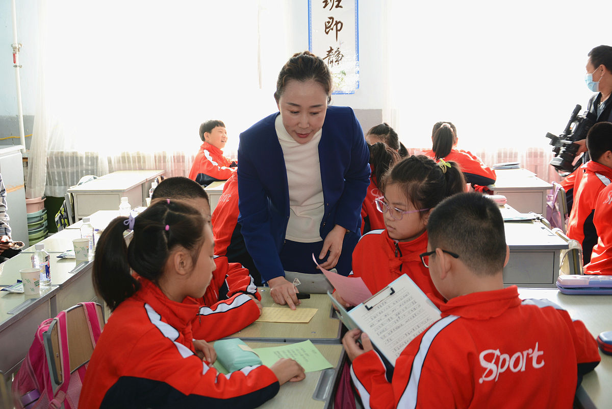 2020年10月22日,吉林省吉林市,在船营区第二小学开展的系列人口普查主