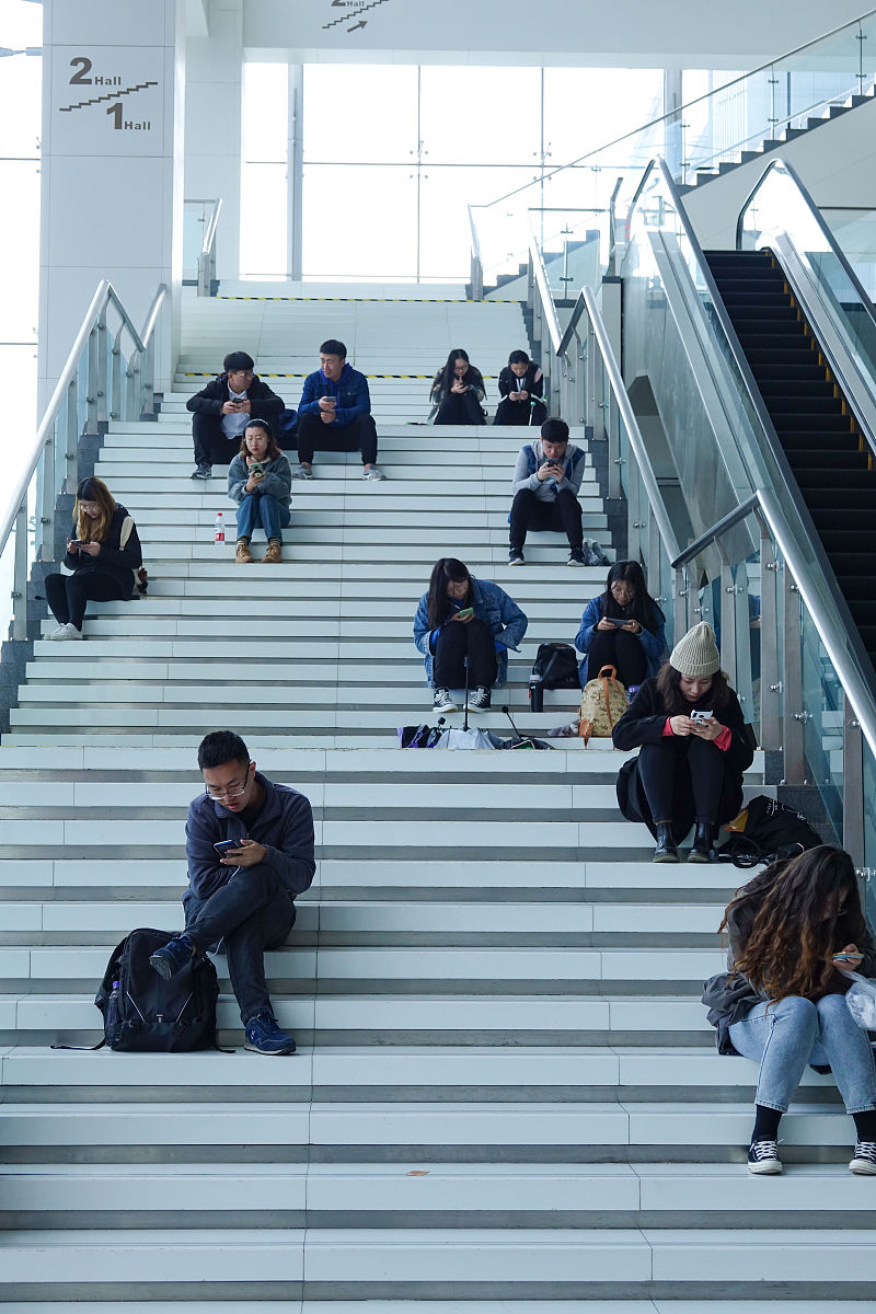 四川高铁乘务专业招生：初中毕业生报考条件及其他选择