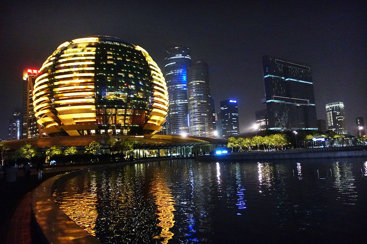2017年12月19日,浙江杭州,钱江新城夜景.