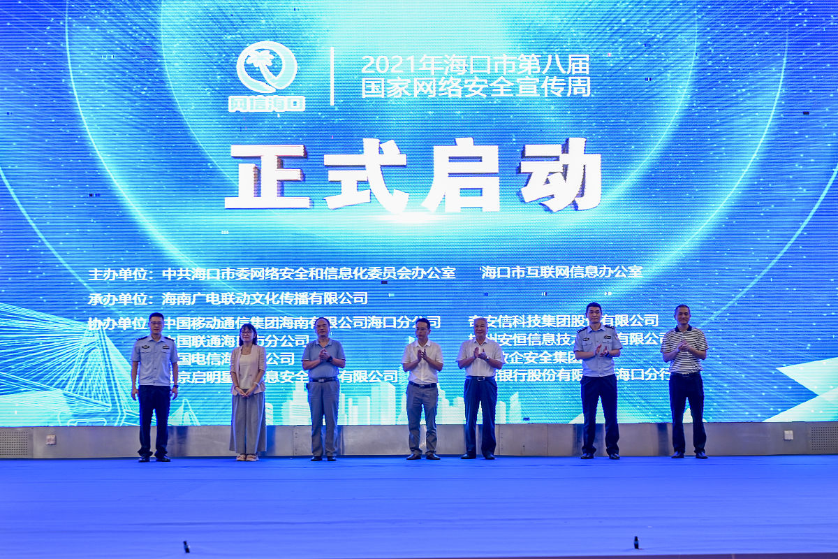 请将这段邀请函文字写的更有感情：为国而生、与国同行诞生于国家奋发之际成长于民族复兴之中北航即将迎来建校七十一周年华诞。30万海内外校友共同期待遥相祝愿。六载耕耘逐梦追光。全力支持北航科创事业北航全球科创大赛再度启航。自2017年以来大赛已连续举办6届累计征集专精特新硬科技创业项目4000余个获奖项目直接融资超30亿元借助大赛平台东风乘势发展的公司估值超2000亿元。整合科技创新资源引领发展战略性新